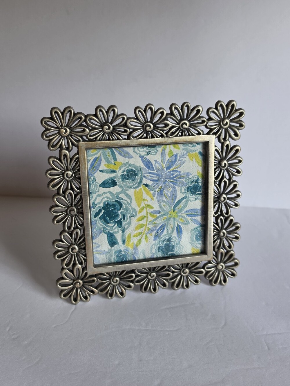 Daisy Photo Frame Silver Tone 6" x 6" Flower Detail 4" x 4" Photo Elsa L. Inc.